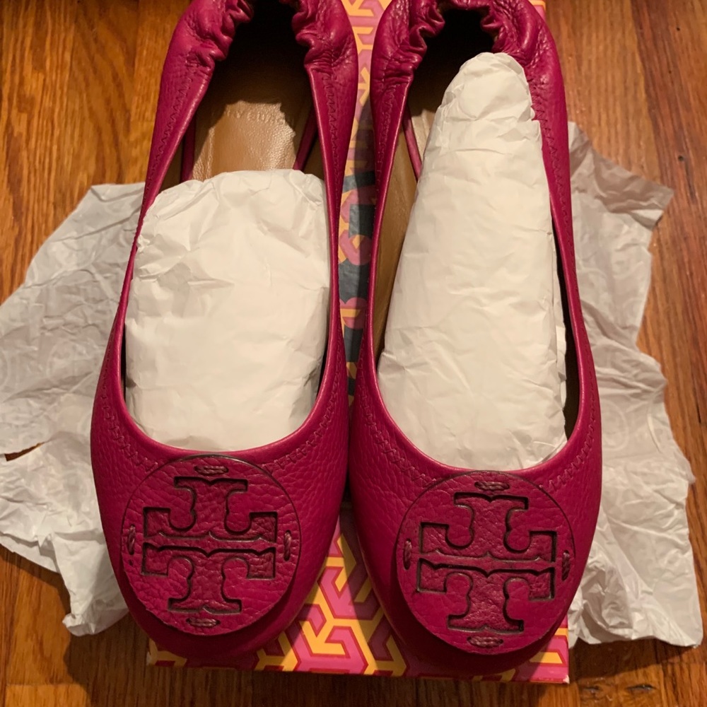 🛑SOLD! 🛑 Tory Burch Reva Magenta Flats Size 9